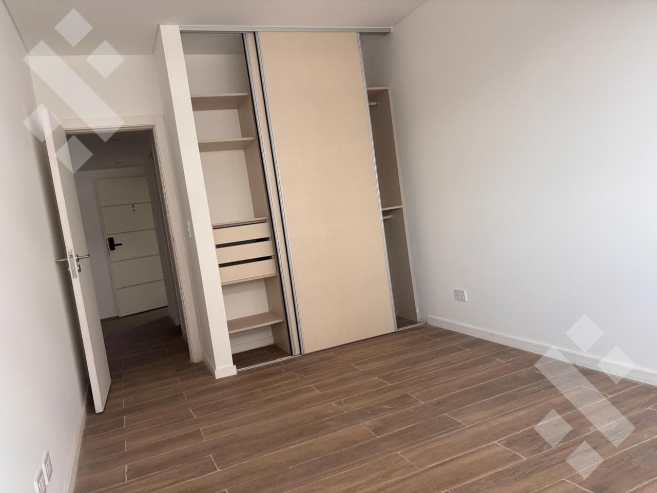 Alquiler depto 1 dormitorio.- teniente Ibañez al 100.-