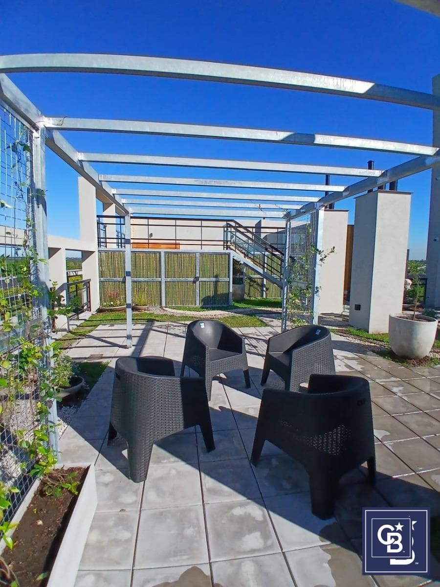 Financed Sale of a Brand-New 2-Room Apartment with a Balcony on Boulevard V, Pacheco