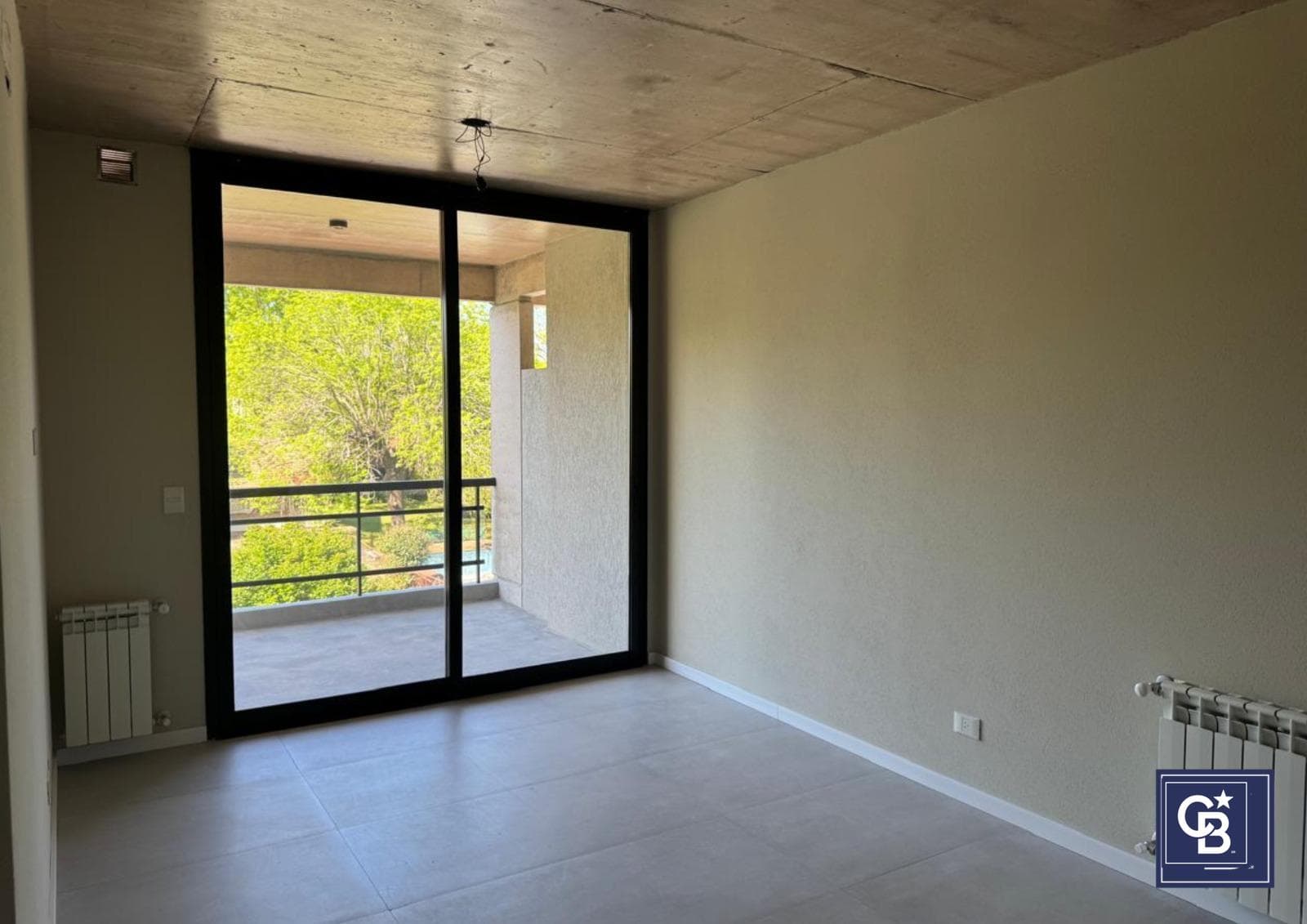 Financed Sale of a Brand-New 2-Room Apartment with a Balcony on Boulevard V, Pacheco