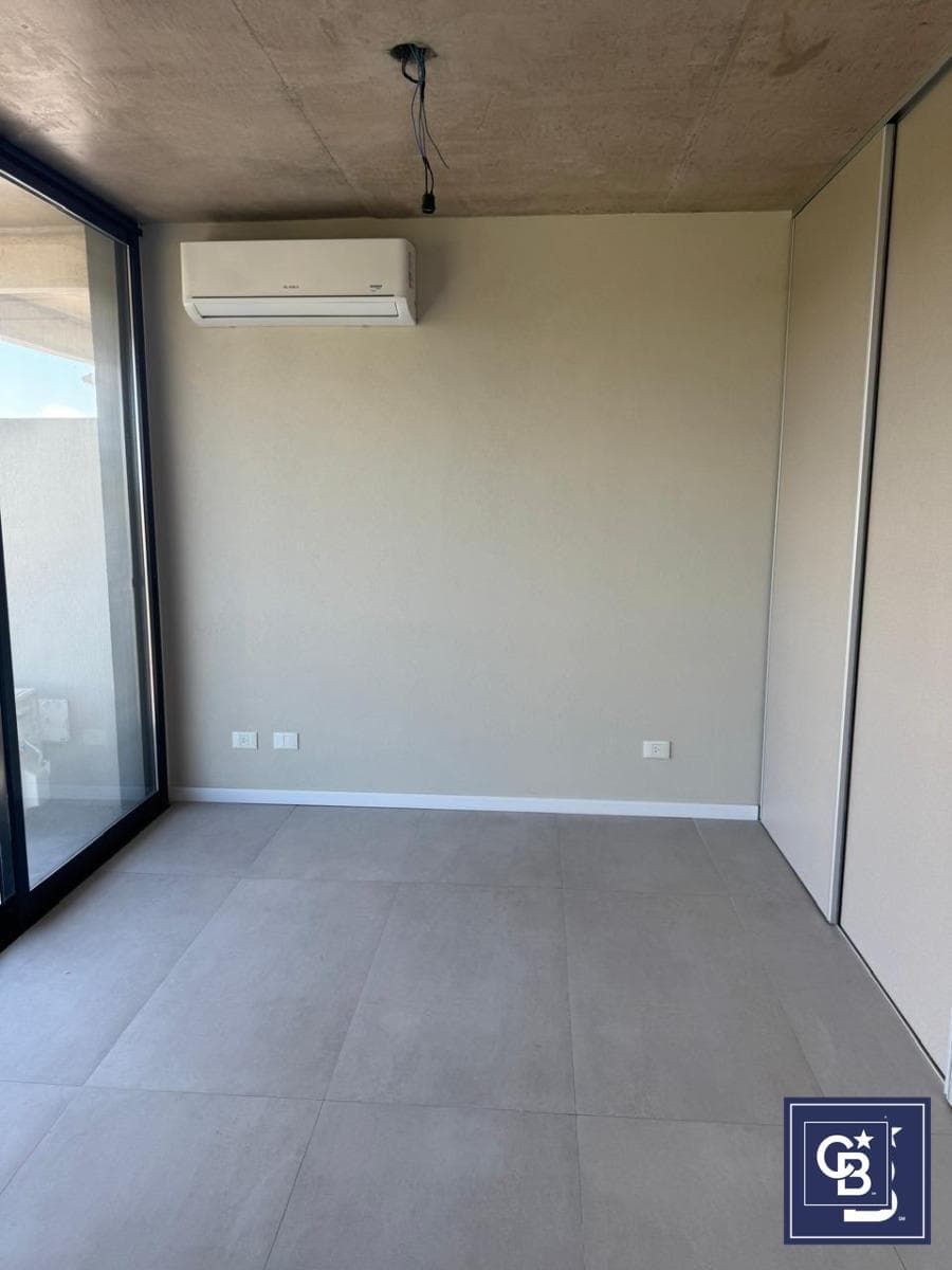 Financed Sale of a Brand-New 2-Room Apartment with a Balcony on Boulevard V, Pacheco