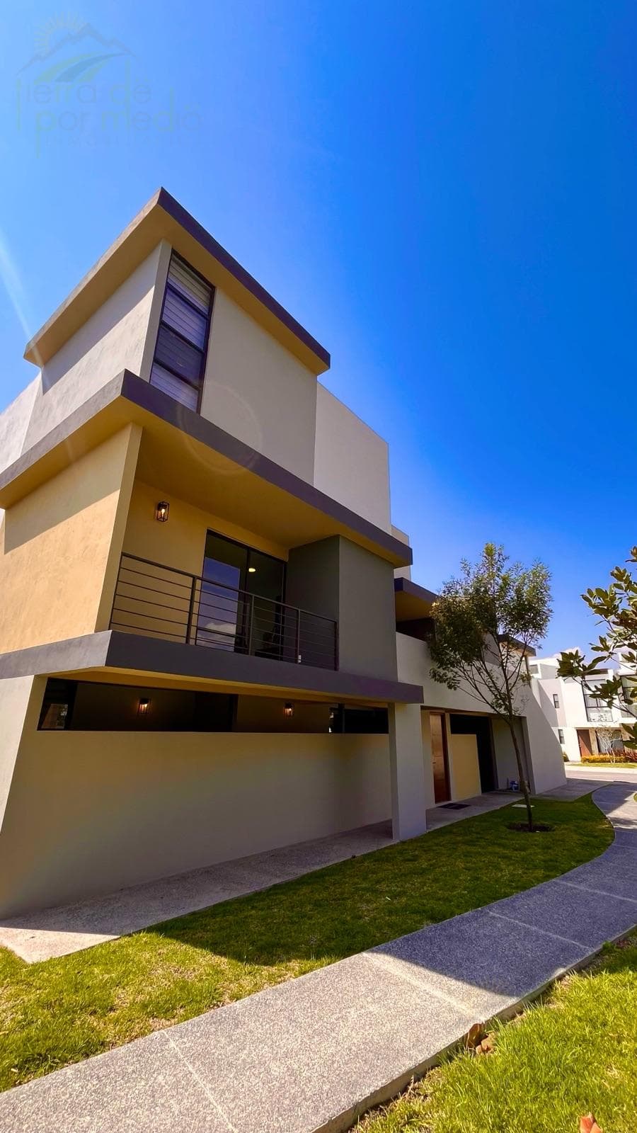 Luxury Ground-Floor Apartment, with the option of 3 bedrooms. Terrace and private garden, Zakia, Querétaro