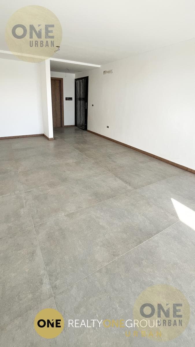 Brand-new studio apartment two blocks from the Cathedral