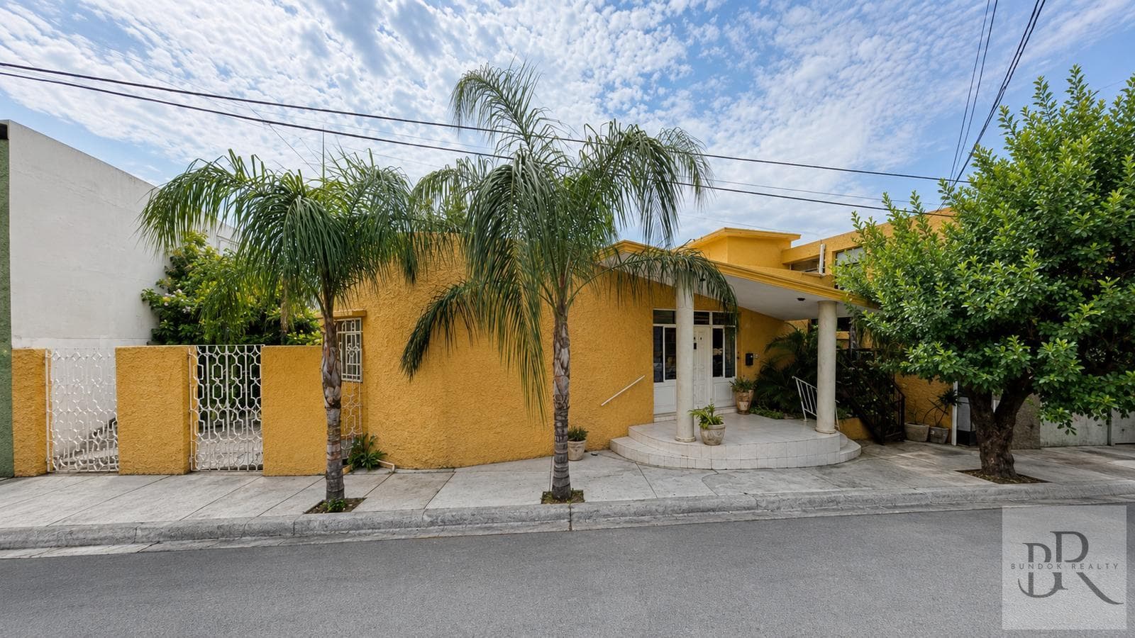 HOUSE FOR SALE IN CONTRY NARANJOS—FOR RENOVATION OR INVESTMENT