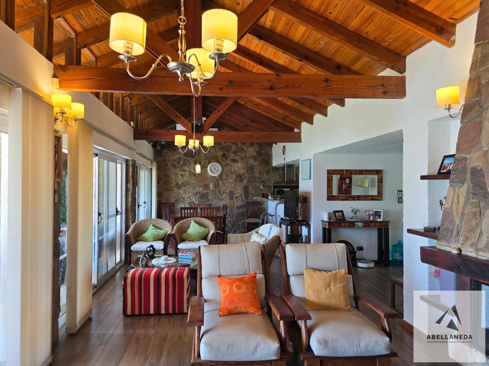 4-Bedroom House with Office for Sale on the Lakefront