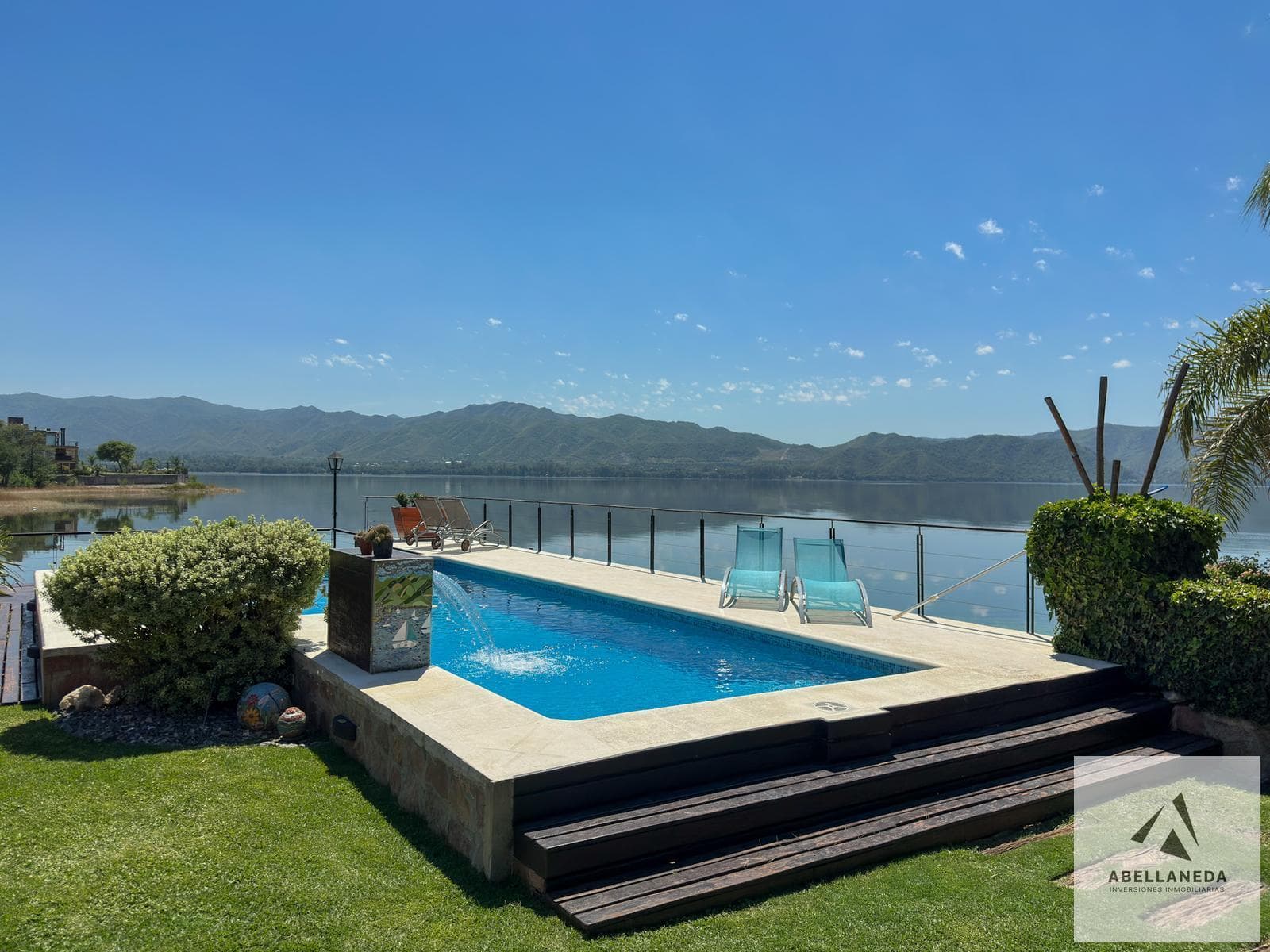 4-Bedroom House with Office for Sale on the Lakefront