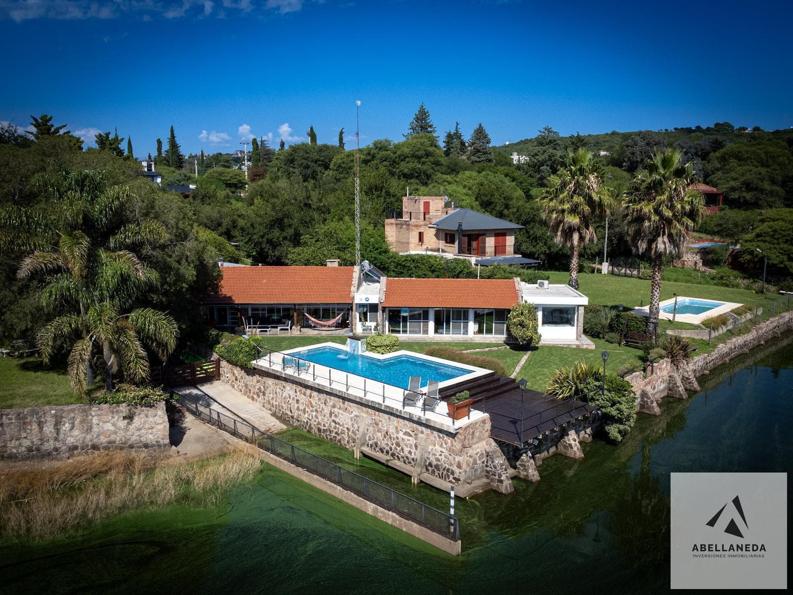 4-Bedroom House with Office for Sale on the Lakefront