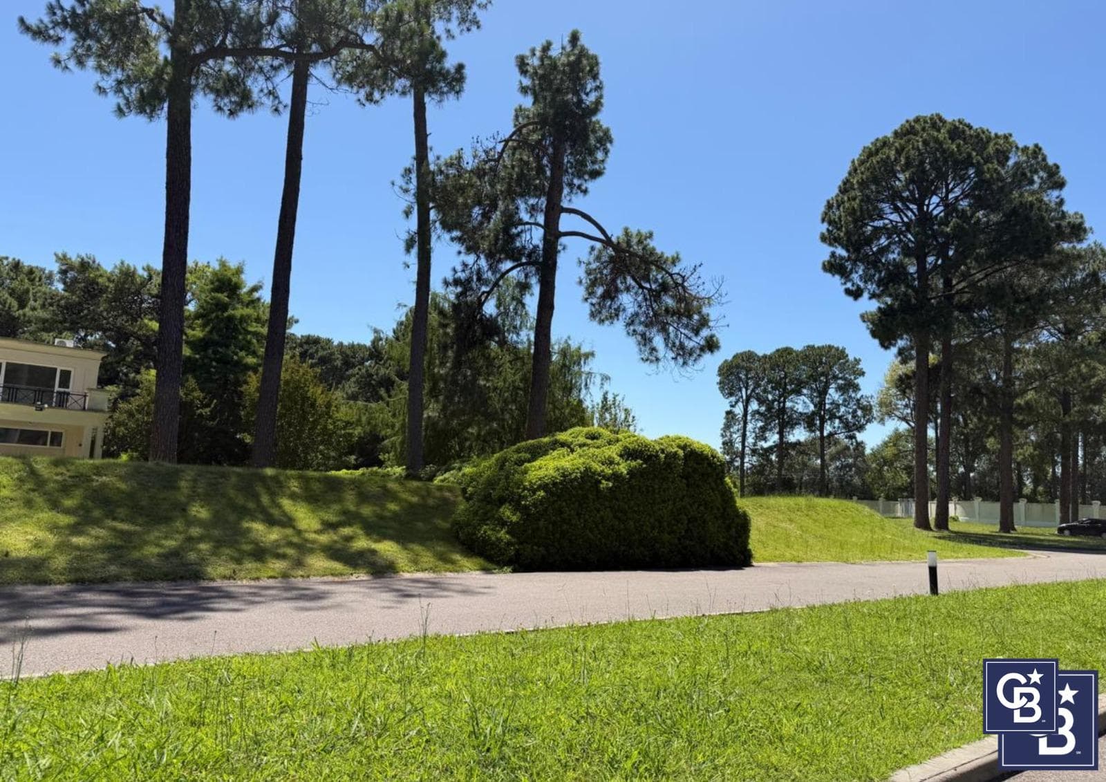Financed Lot for Sale with a View of the Golf Course in Los Pinares CC, Exaltación de la Cruz
