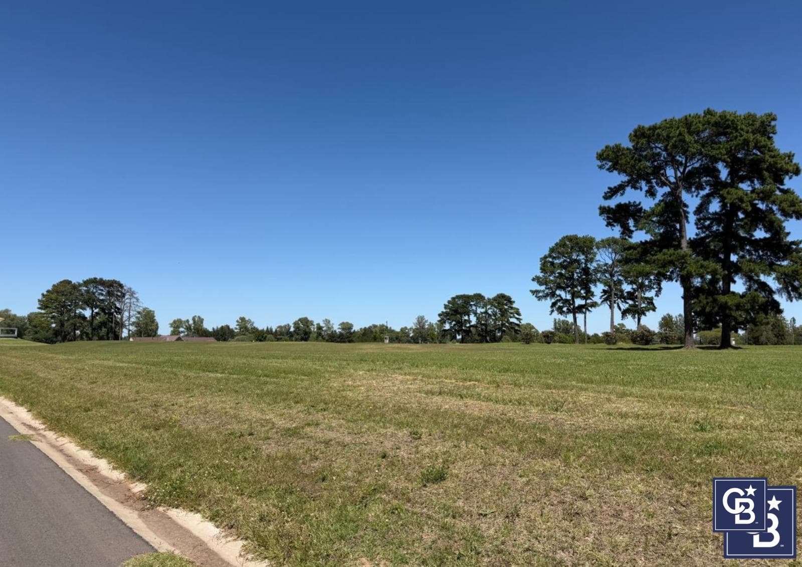 Financed Lot for Sale with a View of the Golf Course in Los Pinares CC, Exaltación de la Cruz