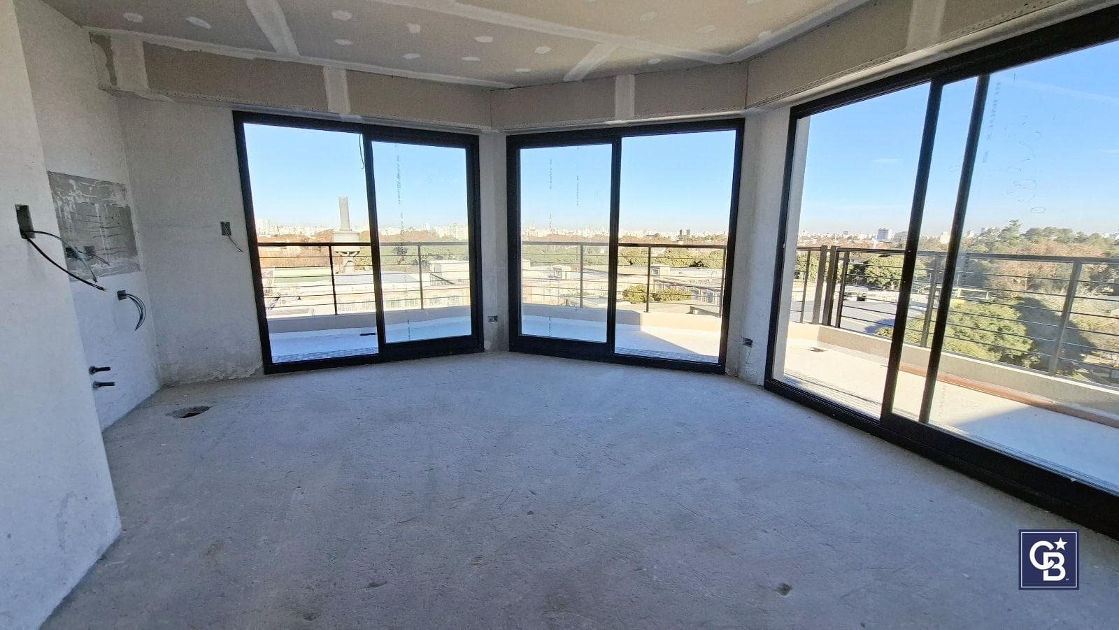 Studio Apartment for Sale with Balcony—Ideal Investment in Parque Chas