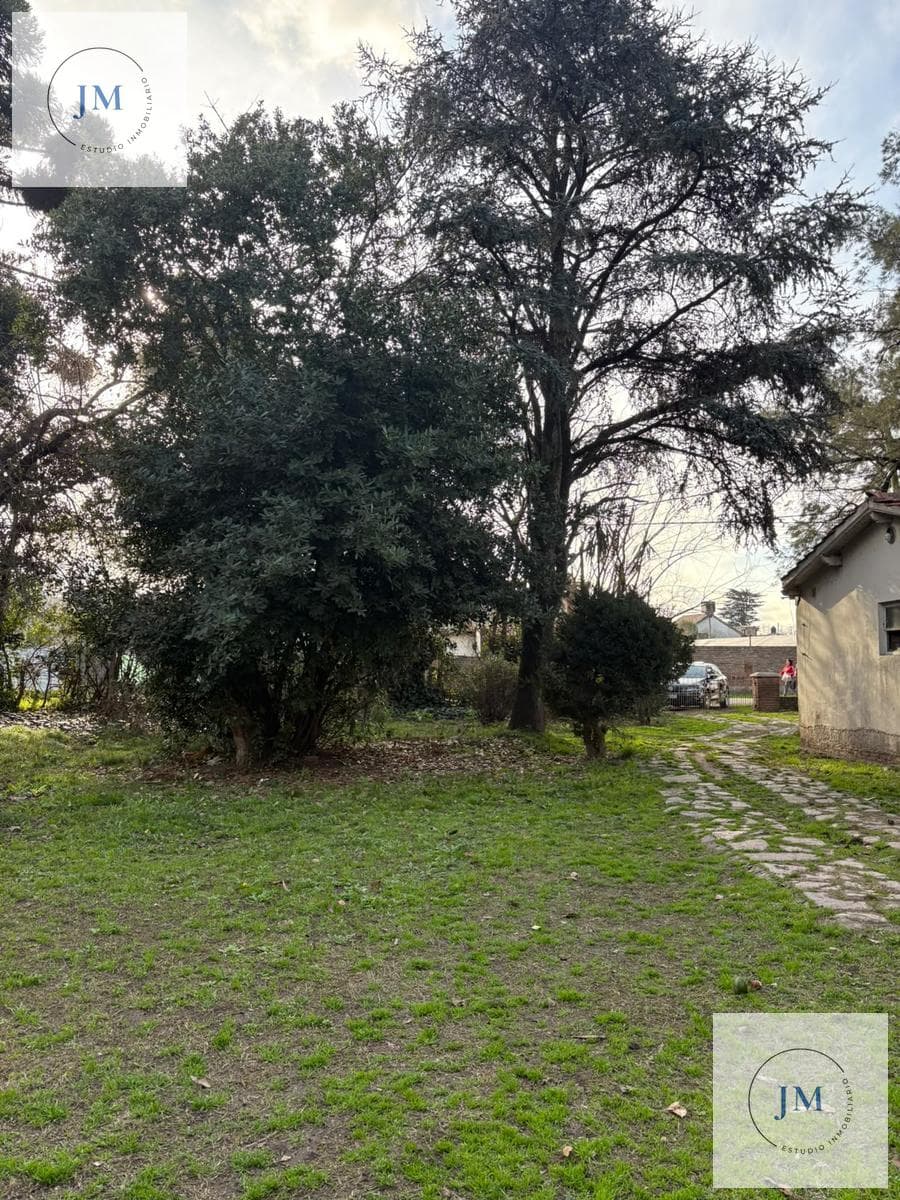 Lot with Country House for Sale
