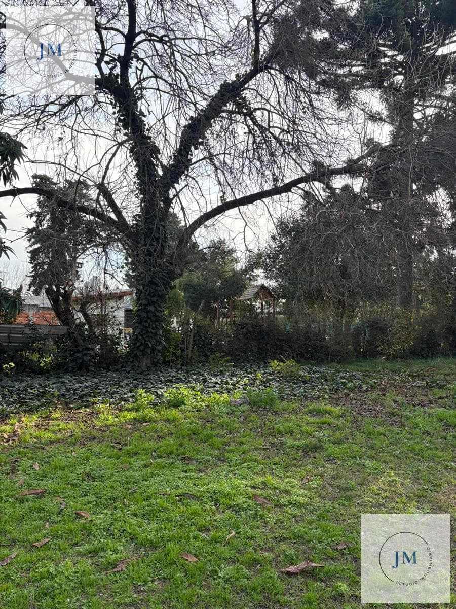 Lot with Country House for Sale