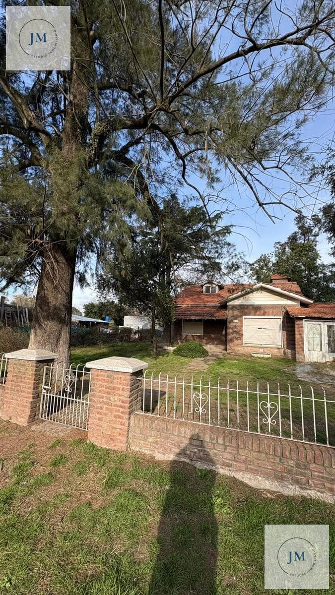 Lot with Country House for Sale