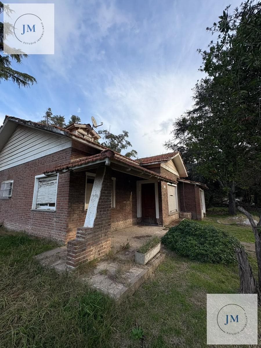 Lot with Country House for Sale