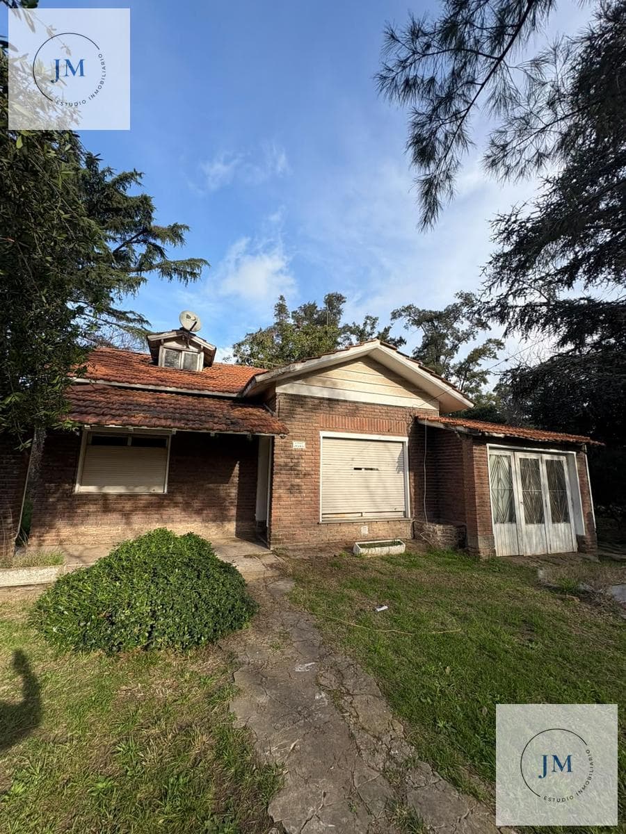 Lot with Country House for Sale