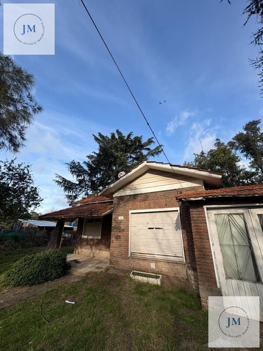Lot with Country House for Sale