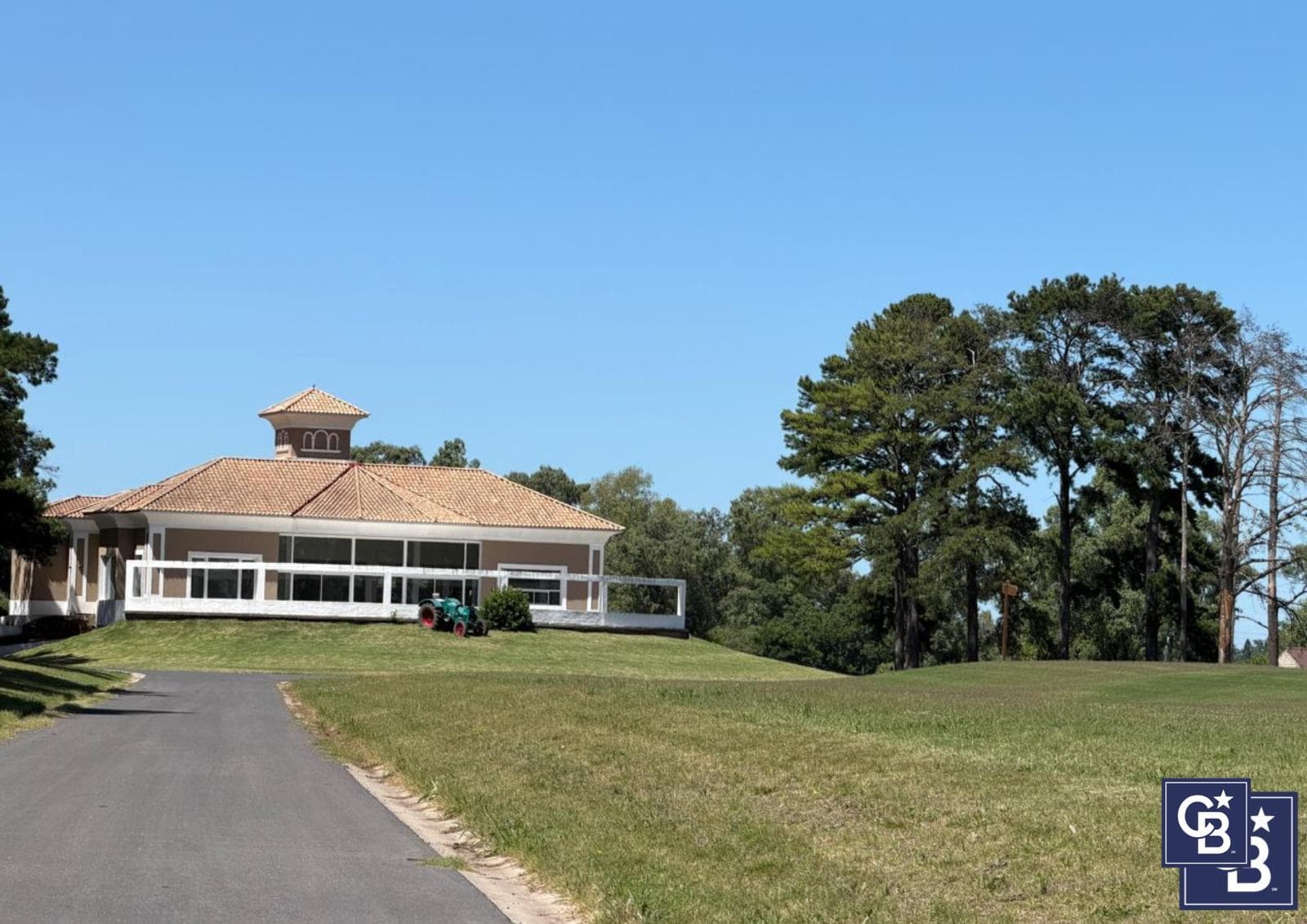 Financed Lot for Sale with a View of the Golf Course in Los Pinares CC, Exaltación de la Cruz