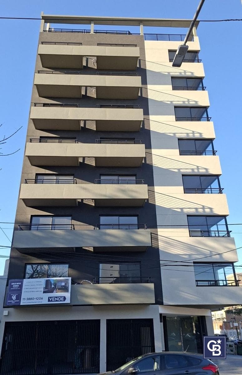 Studio Apartment for Sale with Balcony—Ideal Investment in Parque Chas