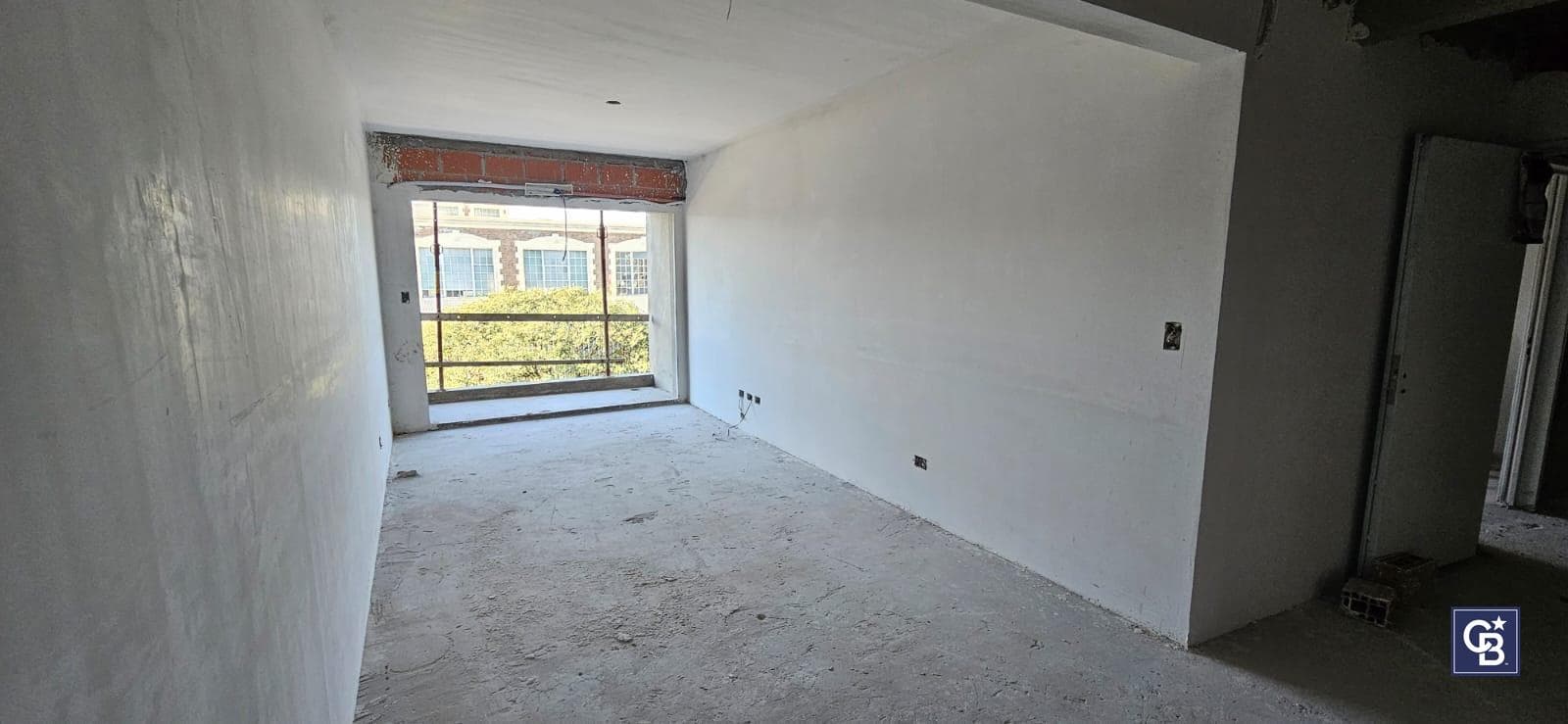 Studio Apartment for Sale with Balcony—Ideal Investment in Parque Chas