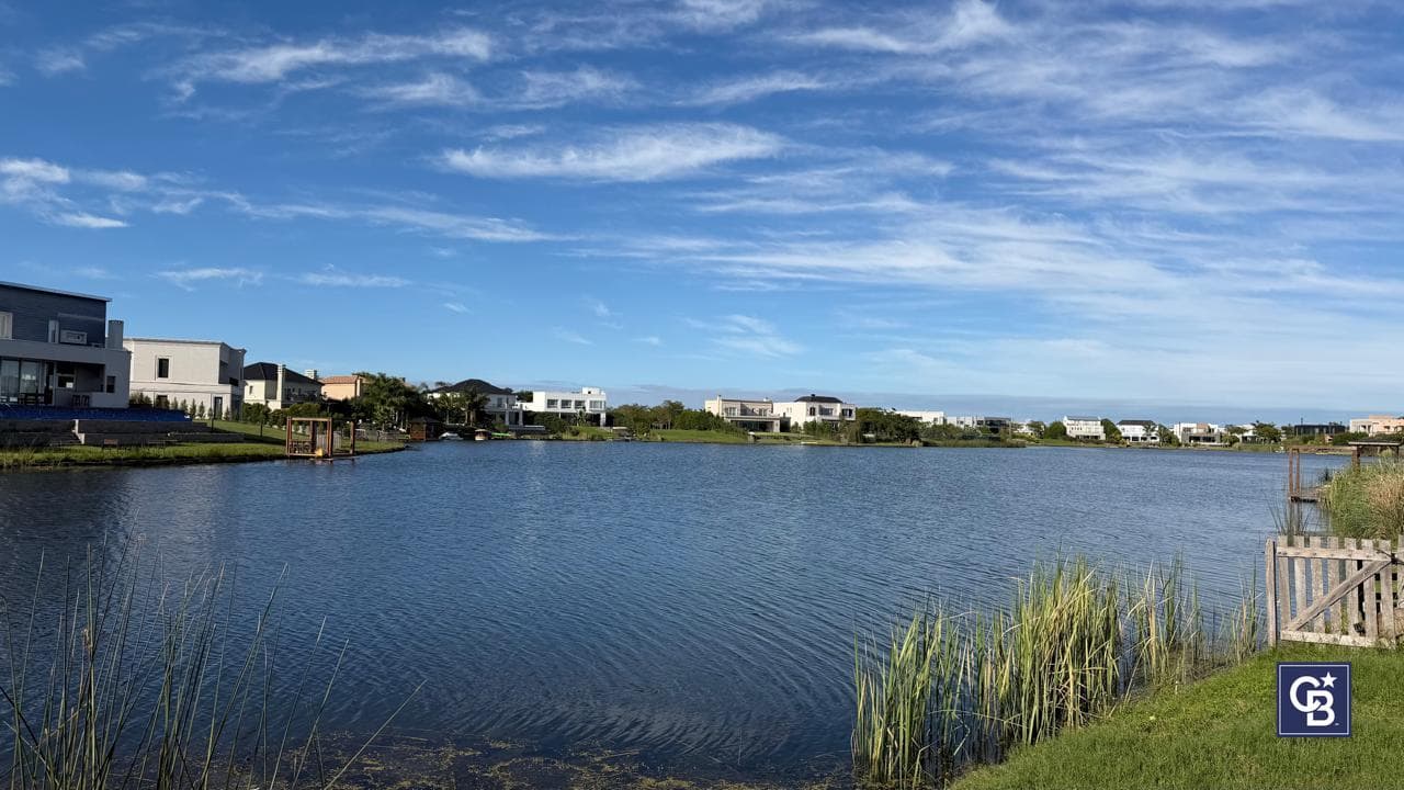 722 m² Northwest-Facing Lakefront Lot for Sale in the Vistas Neighborhood, Puertos del Lago