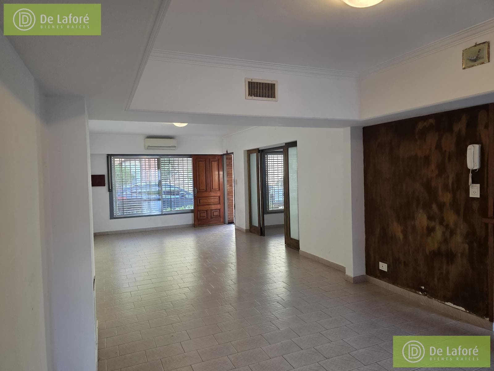 FOR RENT - 5-bedroom chalet-style house in Punta Chica, with a pool and barbecue area!