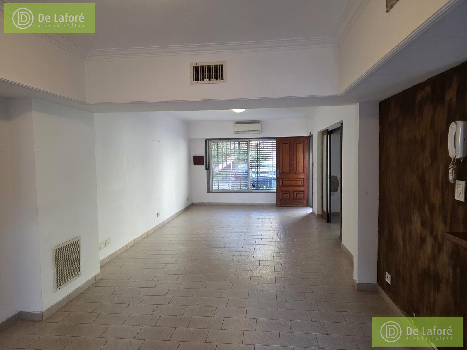 FOR RENT - 5-bedroom chalet-style house in Punta Chica, with a pool and barbecue area!