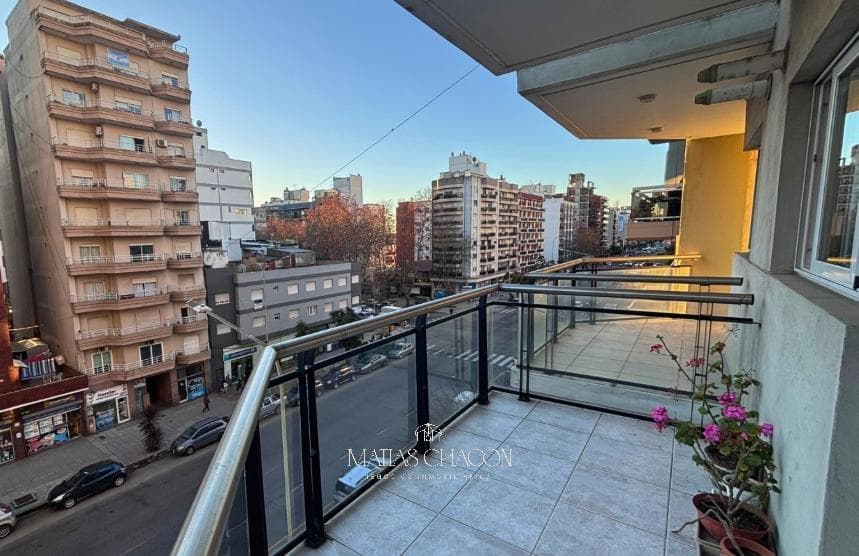 Modern 3-room half-apartment on Independencia Avenue