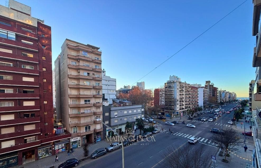 Modern 3-room half-apartment on Independencia Avenue