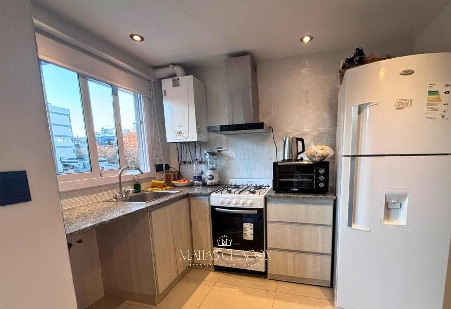 Modern 3-room half-apartment on Independencia Avenue