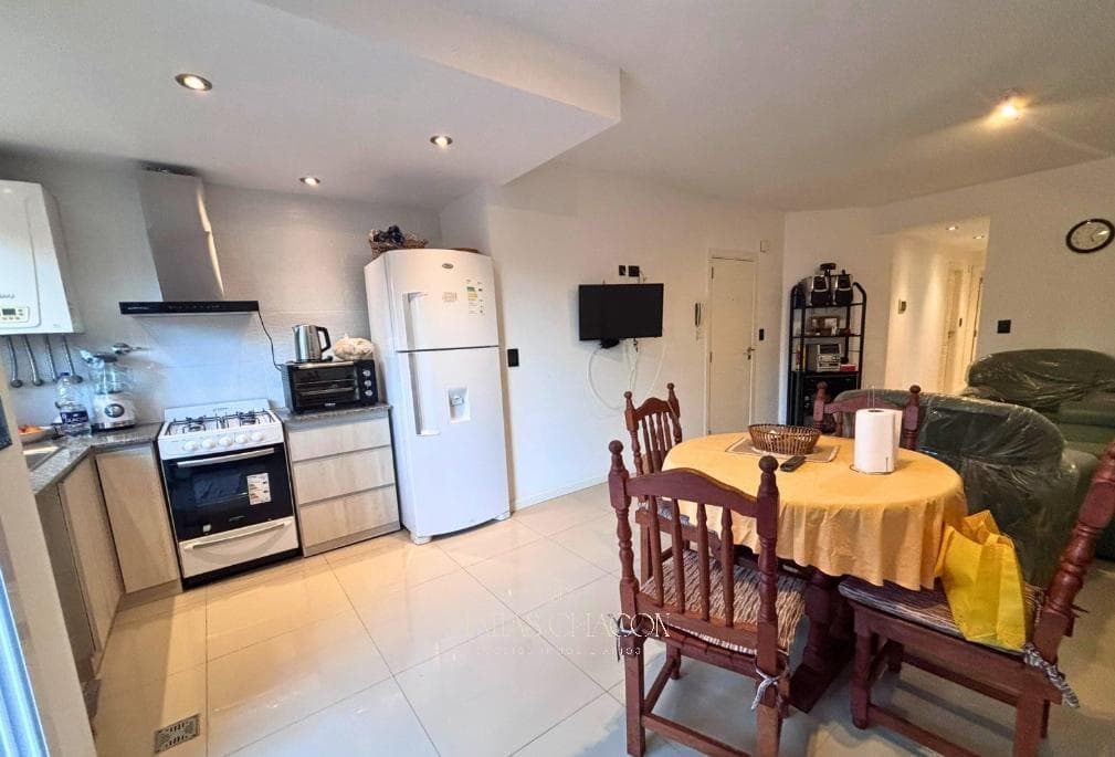 Modern 3-room half-apartment on Independencia Avenue