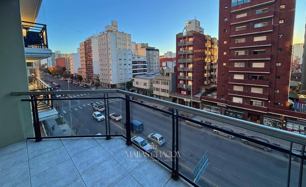 Modern 3-room half-apartment on Independencia Avenue