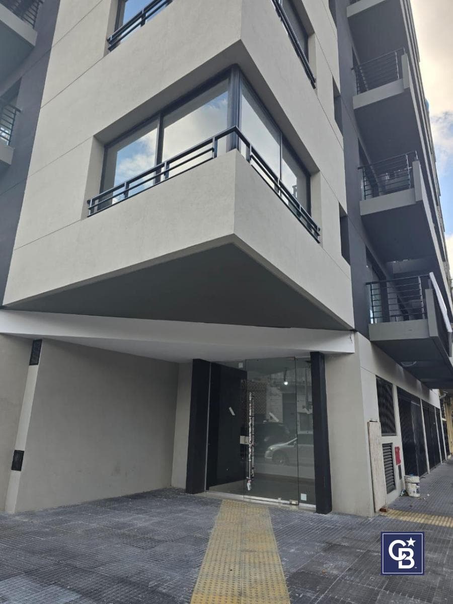 Studio Apartment for Sale with Balcony—Ideal Investment in Parque Chas