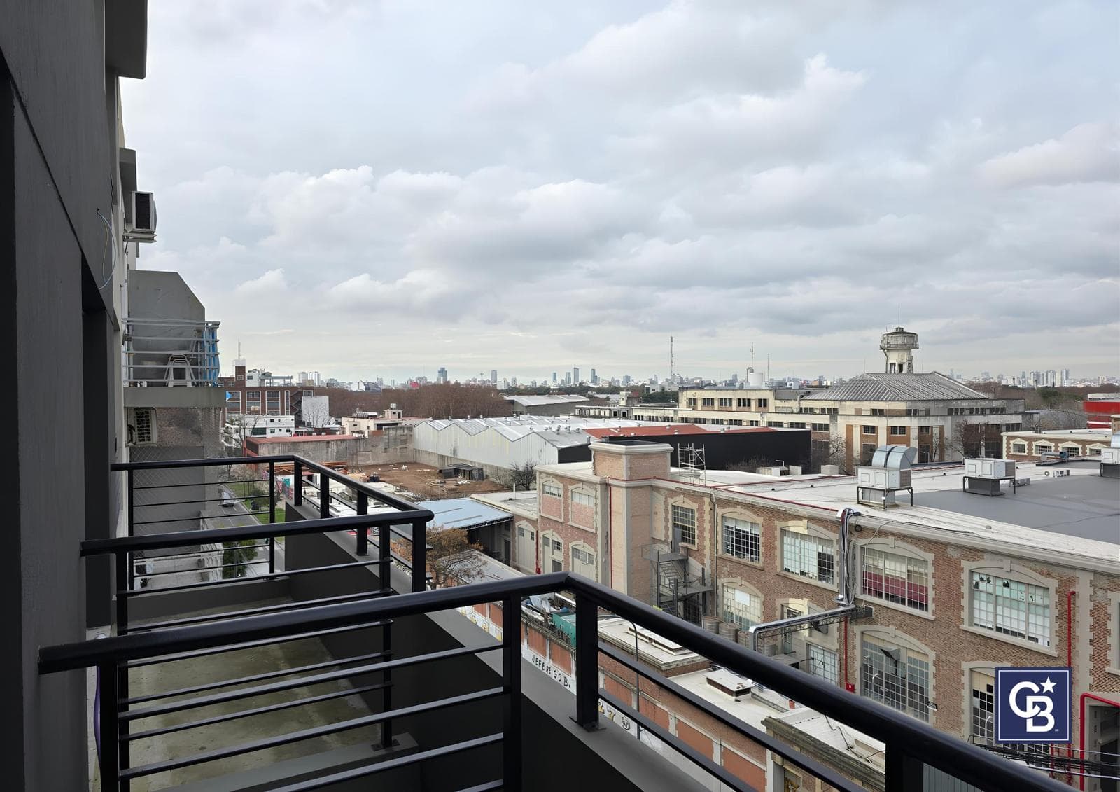 Studio Apartment for Sale with Balcony—Ideal Investment in Parque Chas