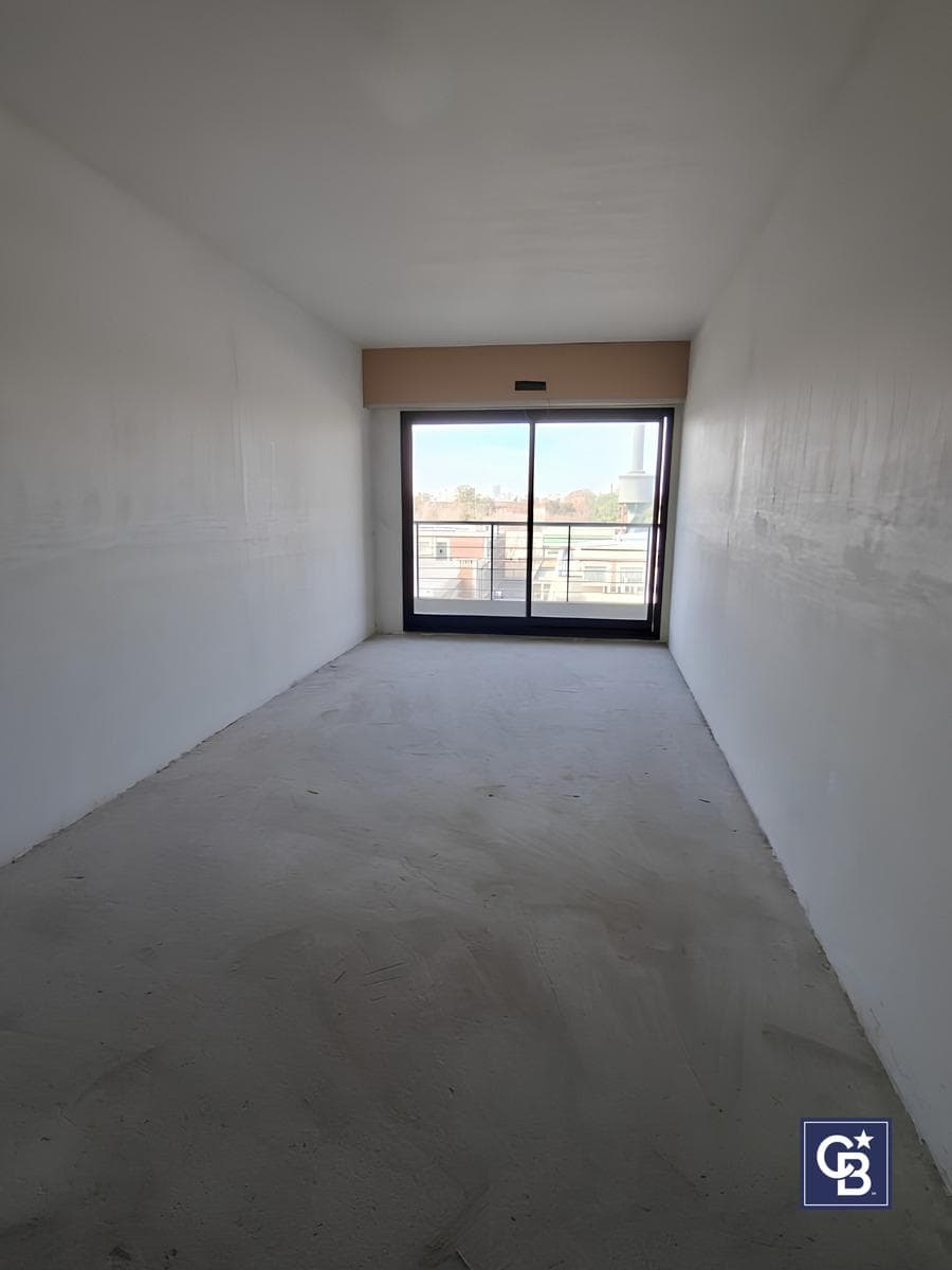 Studio Apartment for Sale with Balcony—Ideal Investment in Parque Chas