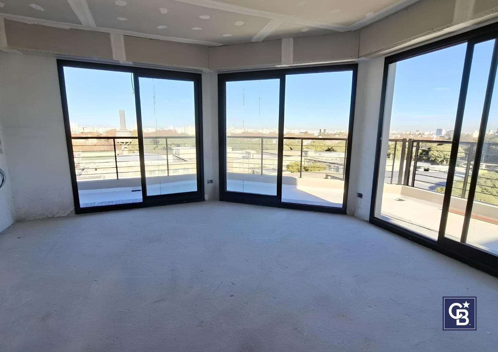 Studio Apartment for Sale with Balcony—Ideal Investment in Parque Chas