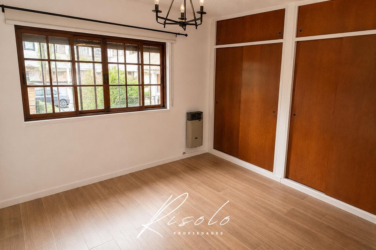 Olivos Rentals - Beautiful Duplex, Fully Renovated, with Deck, Grill, and Playroom