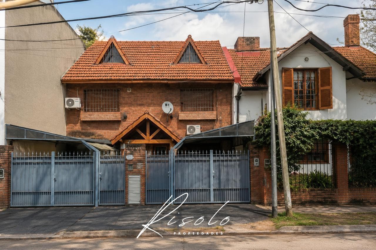 Olivos Rentals - Beautiful Duplex, Fully Renovated, with Deck, Grill, and Playroom