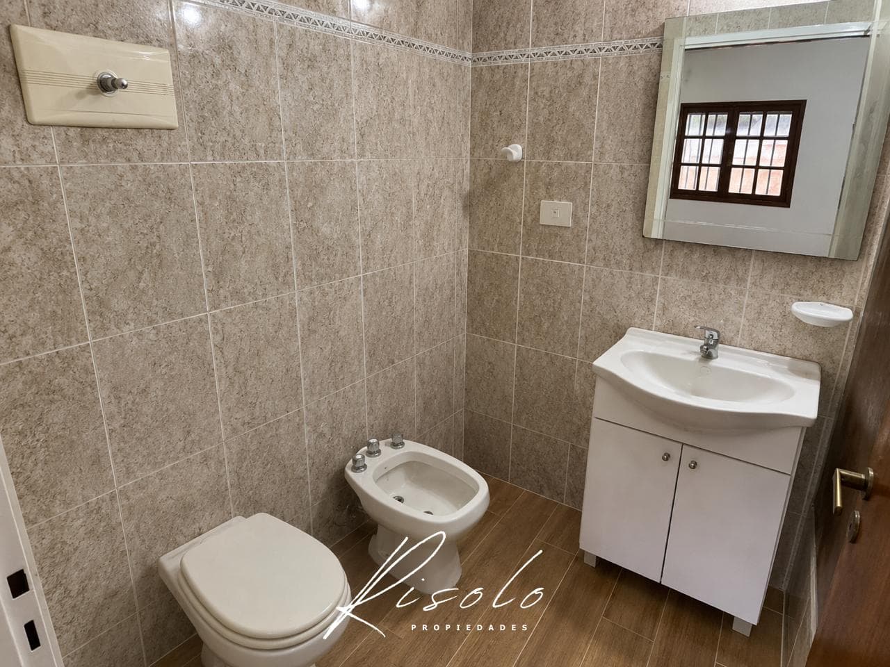 Olivos Rentals - Beautiful Duplex, Fully Renovated, with Deck, Grill, and Playroom