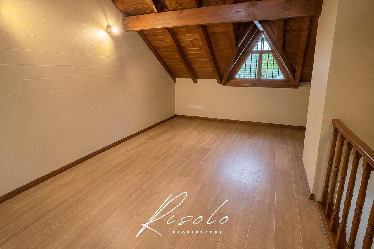 Olivos Rentals - Beautiful Duplex, Fully Renovated, with Deck, Grill, and Playroom