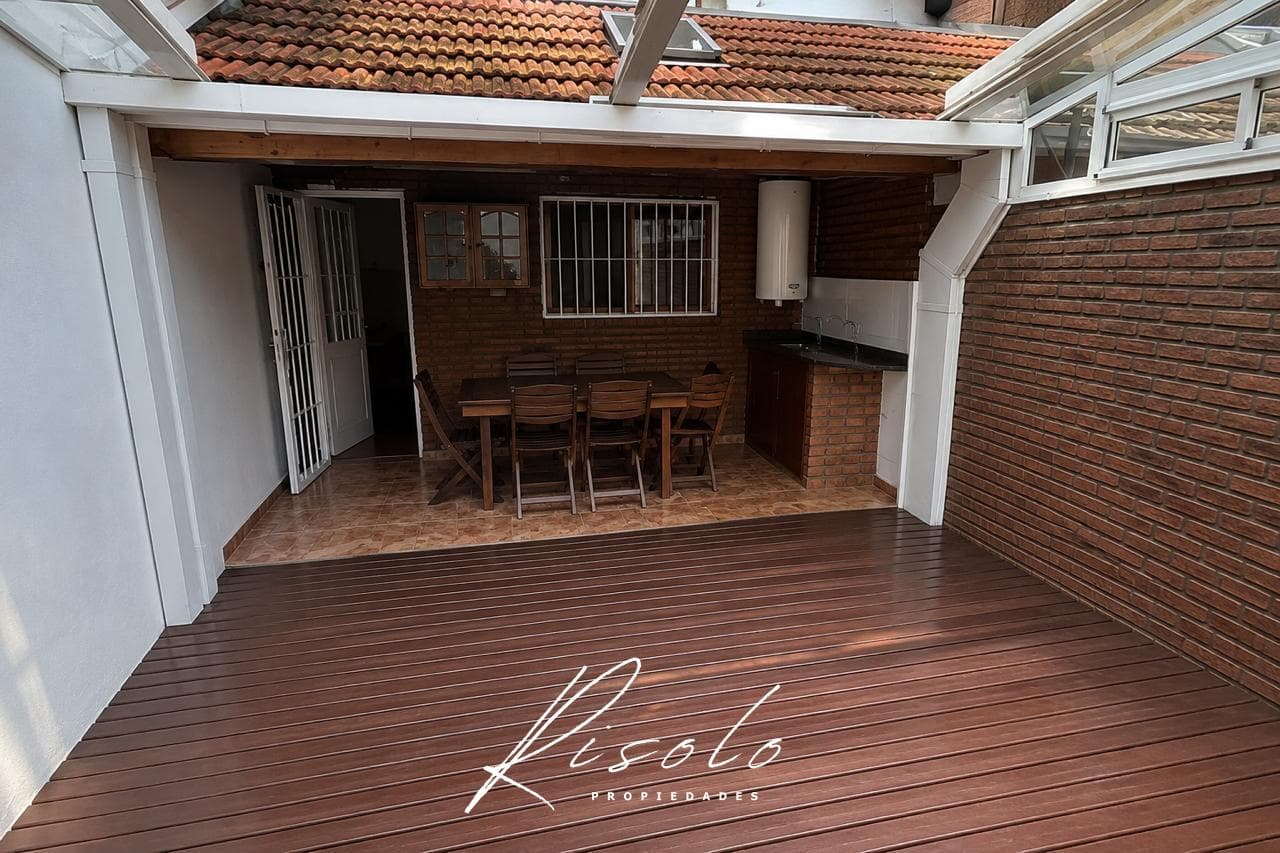 Olivos Rentals - Beautiful Duplex, Fully Renovated, with Deck, Grill, and Playroom