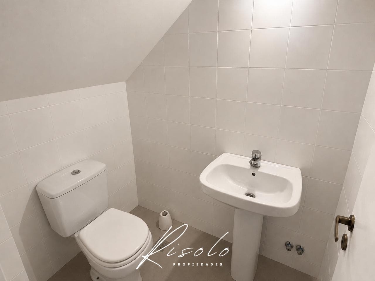 Olivos Rentals - Beautiful Duplex, Fully Renovated, with Deck, Grill, and Playroom