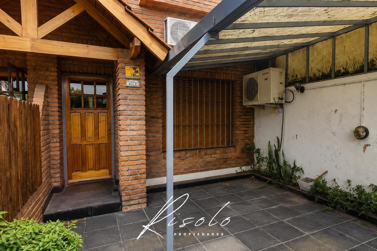 Olivos Rentals - Beautiful Duplex, Fully Renovated, with Deck, Grill, and Playroom