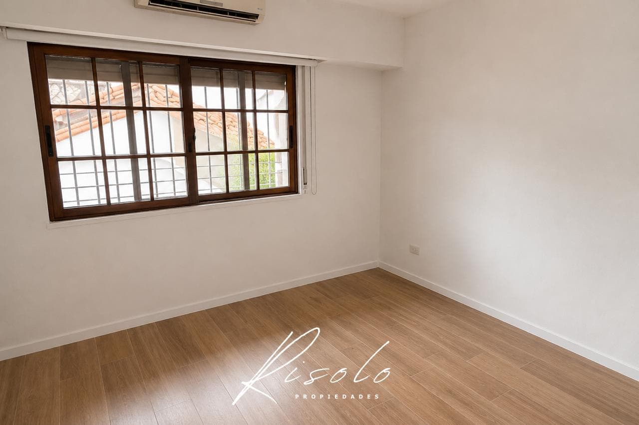 Olivos Rentals - Beautiful Duplex, Fully Renovated, with Deck, Grill, and Playroom
