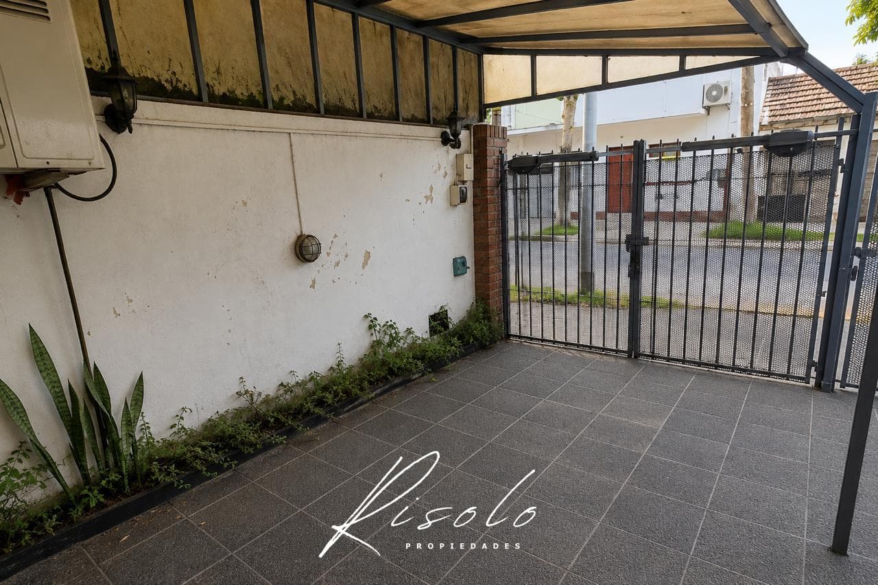 Olivos Rentals - Beautiful Duplex, Fully Renovated, with Deck, Grill, and Playroom