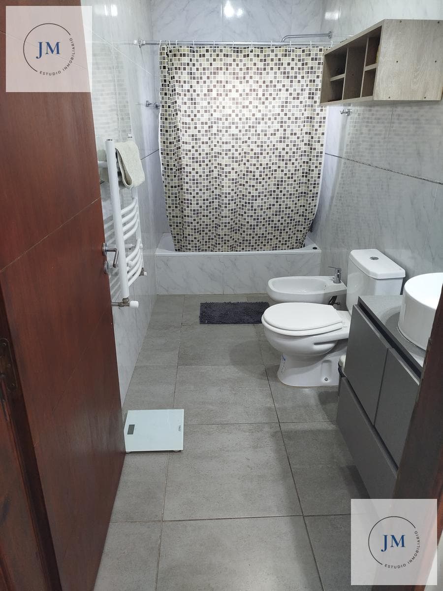5-ROOM HOUSE FOR SALE IN THE TRES PINOS NEIGHBORHOOD