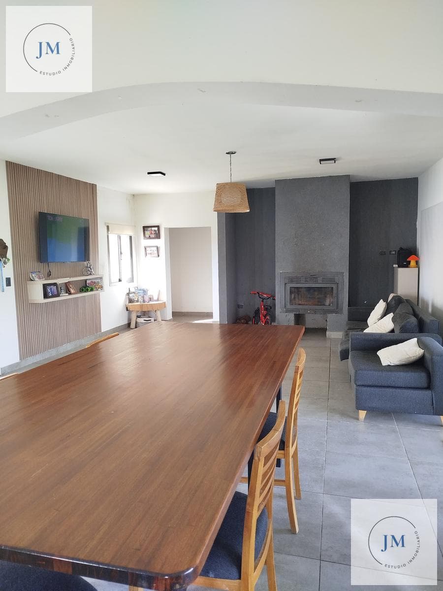 5-ROOM HOUSE FOR SALE IN THE TRES PINOS NEIGHBORHOOD