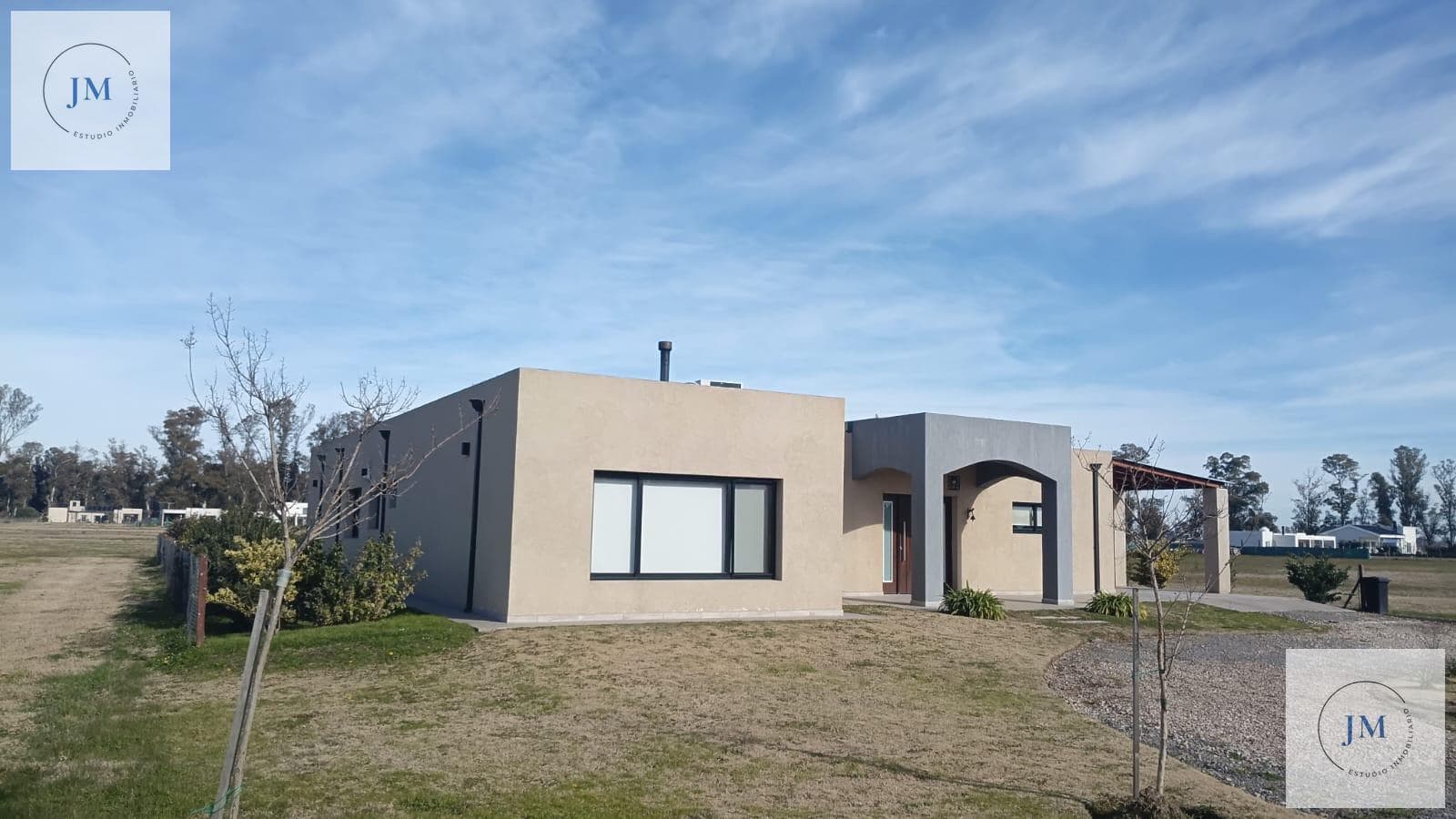 5-ROOM HOUSE FOR SALE IN THE TRES PINOS NEIGHBORHOOD