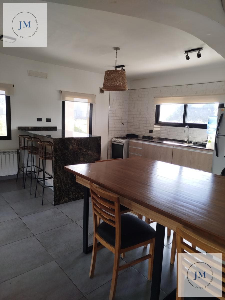 5-ROOM HOUSE FOR SALE IN THE TRES PINOS NEIGHBORHOOD