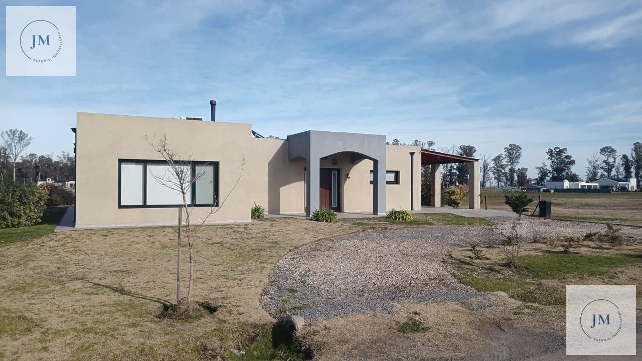 5-ROOM HOUSE FOR SALE IN THE TRES PINOS NEIGHBORHOOD