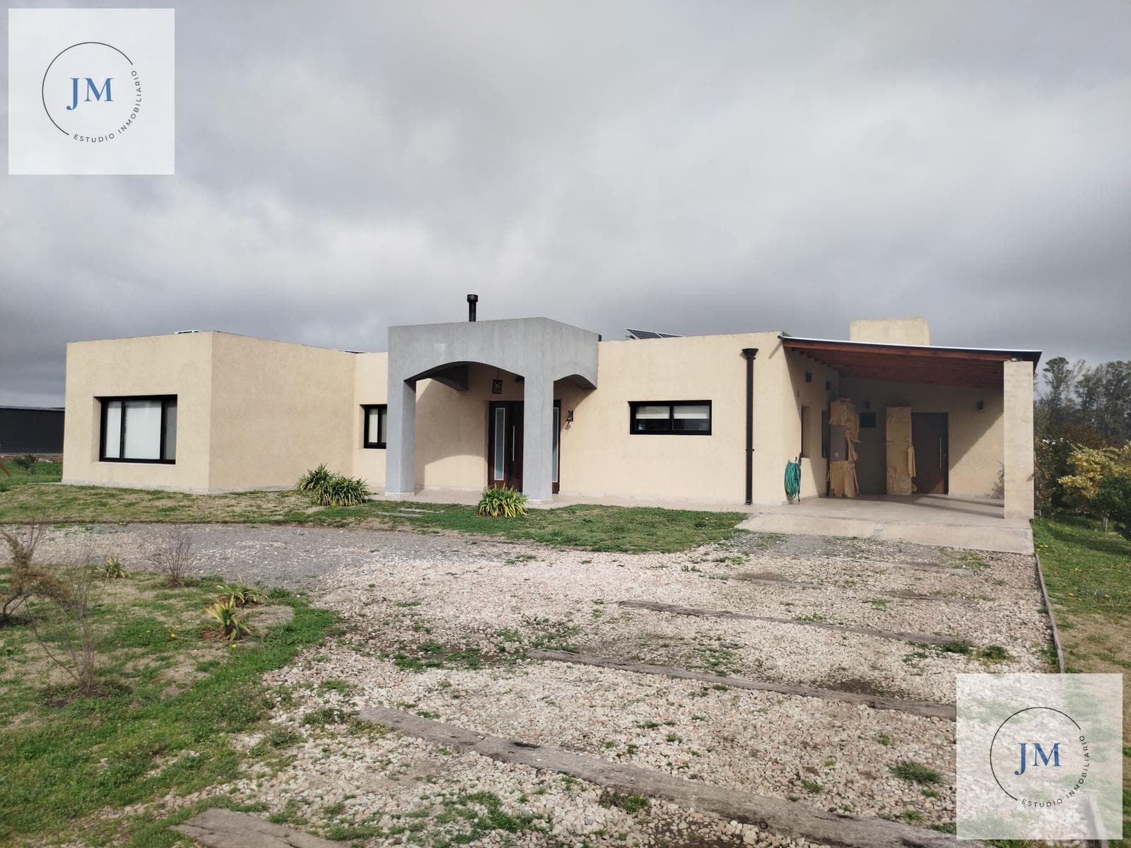 5-ROOM HOUSE FOR SALE IN THE TRES PINOS NEIGHBORHOOD