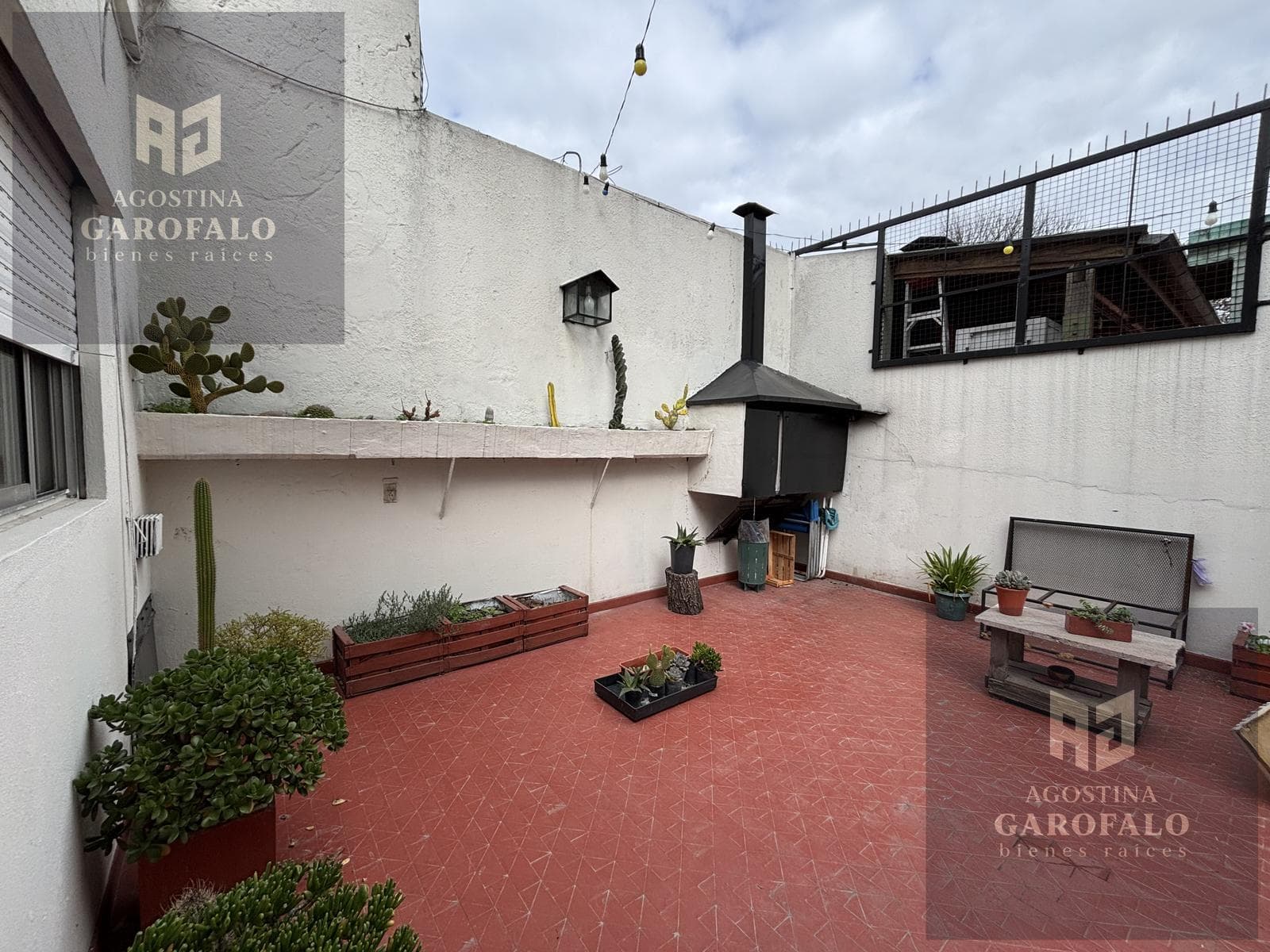 Condominium for Sale in Almagro: 4-room unit with a terrace, barbecue, and separate entrance. NO MAINTENANCE FEES!
